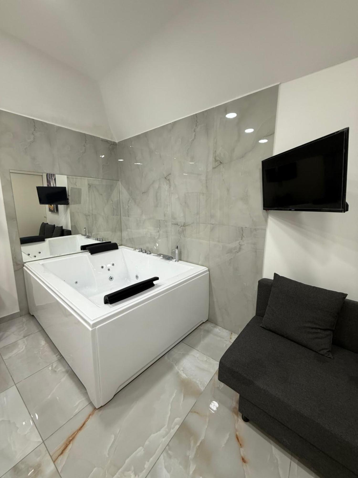 Apartment Caracciolo 36