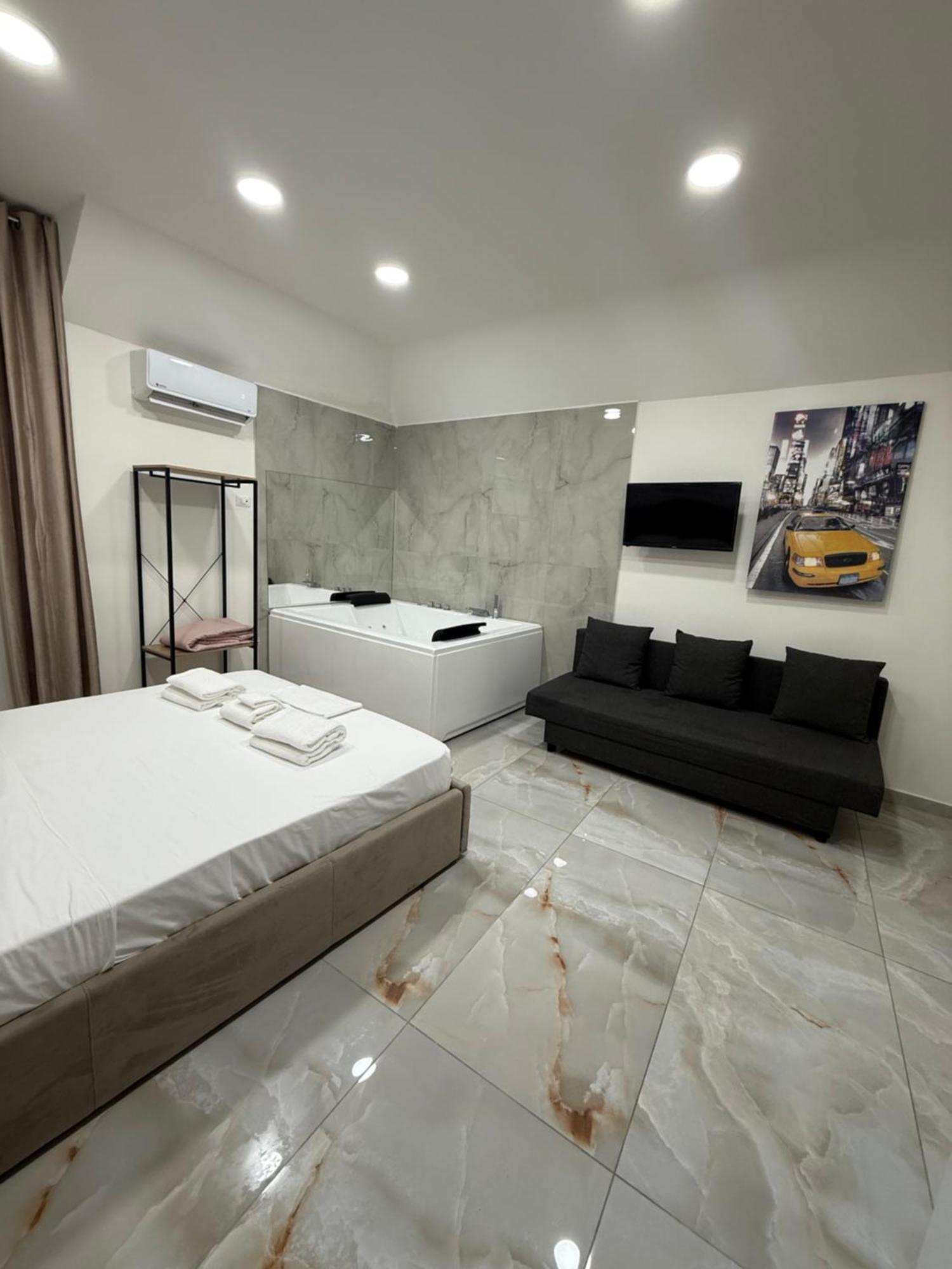 Apartment Caracciolo 36